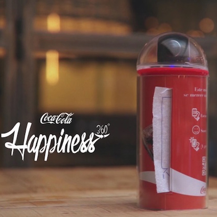 可口可乐这款Happiness 360°，看过的人都想抱回家